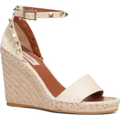 Valentino Garavani Valentino Rockstud Espadrille Wedge Sandal In Light Ivory