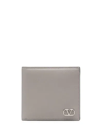 Valentino Garavani Vlogo Plaque Bifold Wallet In Grey