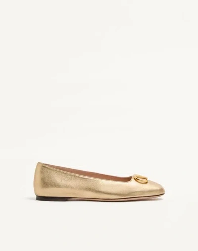 Valentino Garavani Vlogo Signature Ballerinas In Laminated Nappa Leather In Gold
