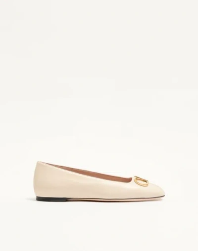 Valentino Garavani Ballerine Vlogo Signature En Nappa Femme Beurre 42 In Neutral