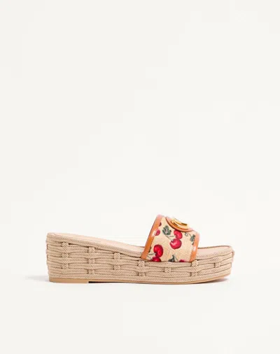 Valentino Garavani Vlogo Signature Flatform Sandal In Jacquard Raffia With Cherryfic Motif 60mm Woma In Neutral