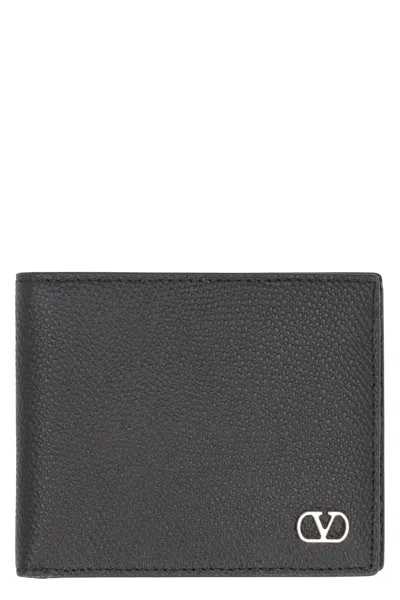 Valentino Garavani Vlogo Signature Grainy Calfskin Bi-fold Wallet In Black