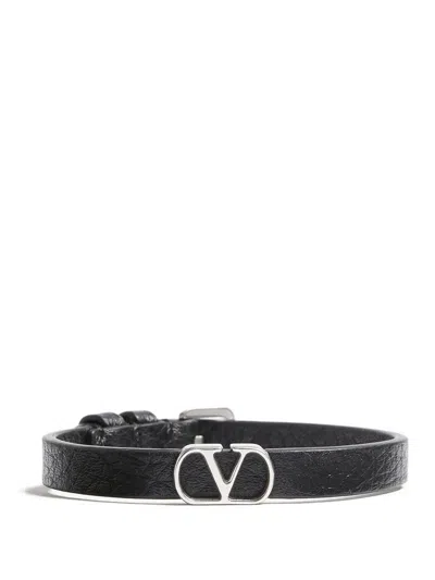 Valentino Garavani Vlogo Signature Grainy Leather Bracelet In Black