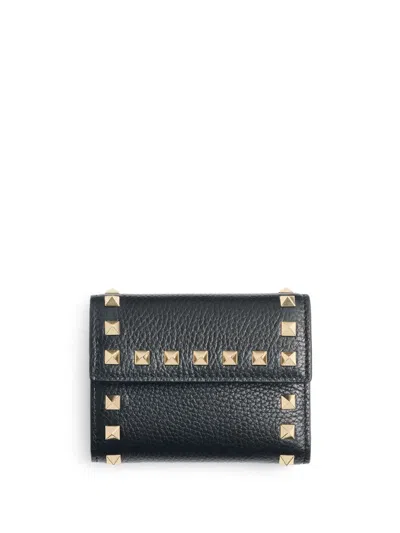 Valentino Garavani Rockstud Trifold Wallet In Grainy Calfskin Woman Black Uni