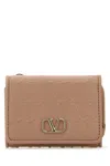 Valentino Vlogo Plaque Zip Detailed Wallet In Pink