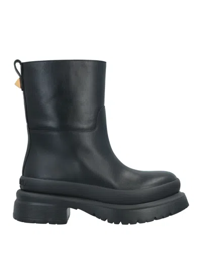 Valentino Garavani Roman Stud Leather Ankle Boots In Black