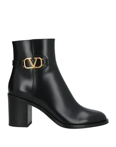 Valentino Garavani Valentino Vlogo 75 Leather Bootie In Black