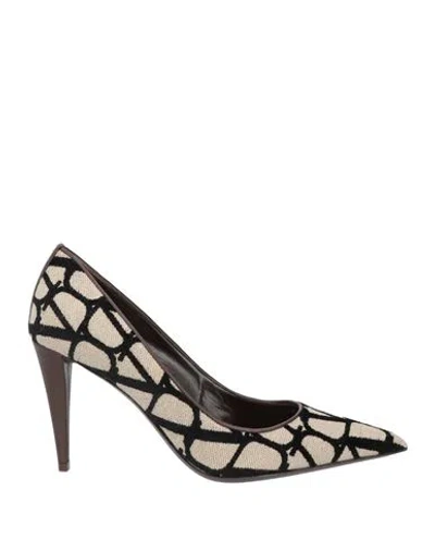Valentino Garavani Vlogo 110 Canvas Pump In Beige