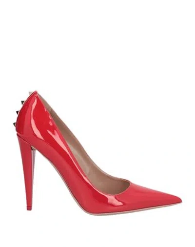 Valentino Garavani Rockstud Skin Pump In Red