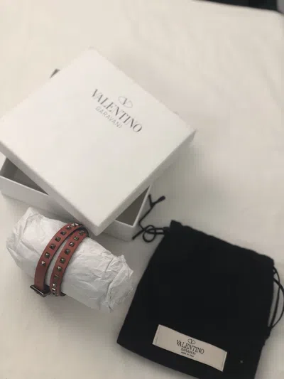 Pre-owned Valentino Garavani Wrap Around Rockstud Red Leather Bracelet - Unisex