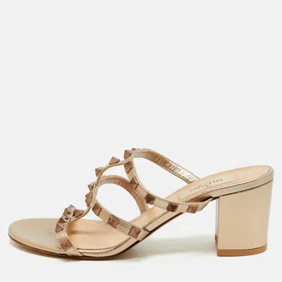 Pre-owned Valentino Garavani Gold Leather Rockstud Slide Sandals Size 38