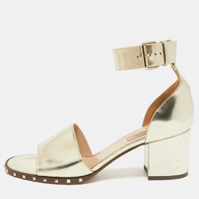 Pre-owned Valentino Garavani Gold Leather Soul Rockstud Ankle Strap Sandals Size 38