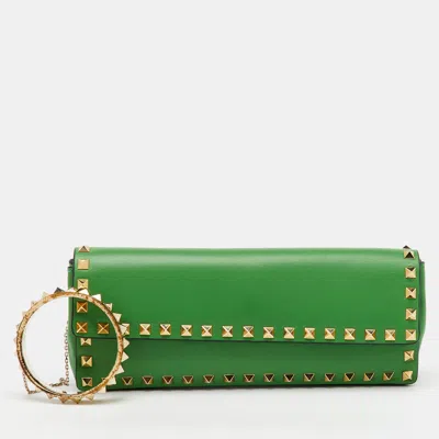 Pre-owned Valentino Garavani Green Leather Rockstud Bracelet Clutch