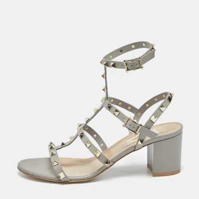 Pre-owned Valentino Garavani Grey Leather Rockstud Ankle Strap Sandals Size 39.5 In Gray