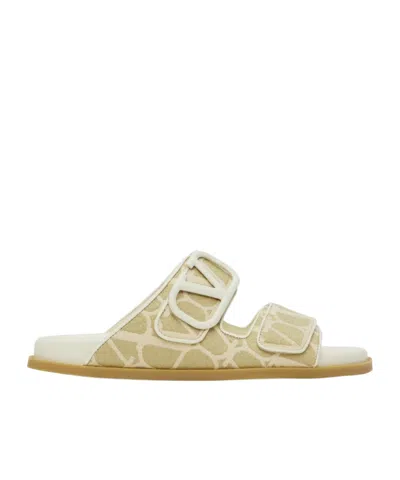 Valentino Garavani Jacquard-vlogo Slides In Nude