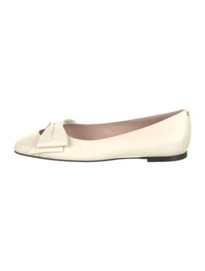 Pre-owned Valentino Garavani Leather Ballet Flats In Neutral
