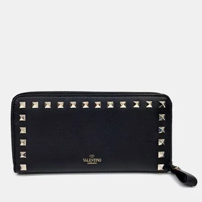 Pre-owned Valentino Garavani Leather Black Rockstud Long Wallet