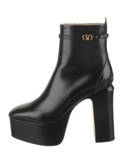 Pre-owned Valentino Garavani Leather Boots In Black
