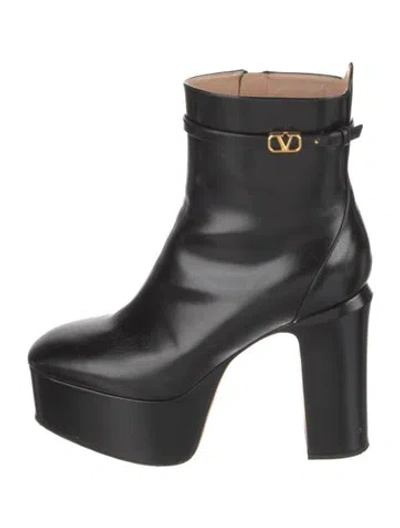 Pre-owned Valentino Garavani Leather Boots In Black