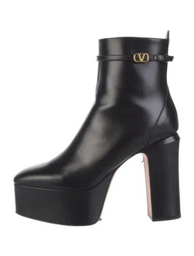 Pre-owned Valentino Garavani Leather Boots In Black