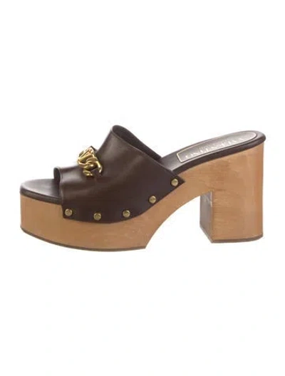 Pre-owned Valentino Garavani Leather Chain-link Accents Slides In Brown