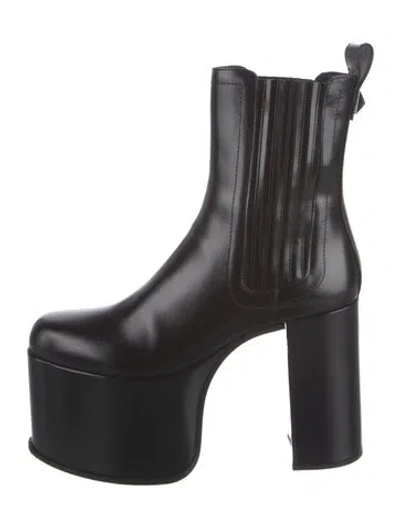 Pre-owned Valentino Garavani Leather Chelsea Boots In Black