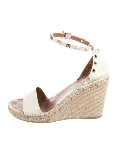 Pre-owned Valentino Garavani Leather Espadrilles In Gold