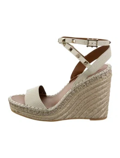 Pre-owned Valentino Garavani Leather Espadrilles In Neutral