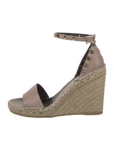 Pre-owned Valentino Garavani Leather Espadrilles In Neutral