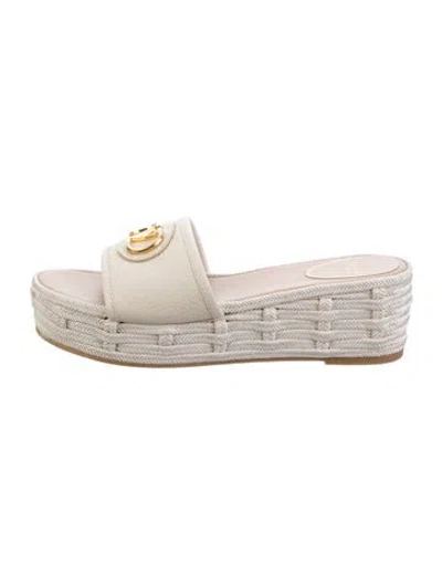 Pre-owned Valentino Garavani Leather Espadrilles In Neutral