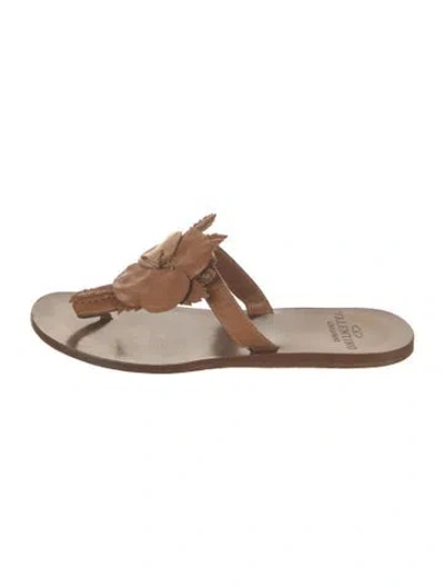 Pre-owned Valentino Garavani Leather Flip Flops In Neutrals