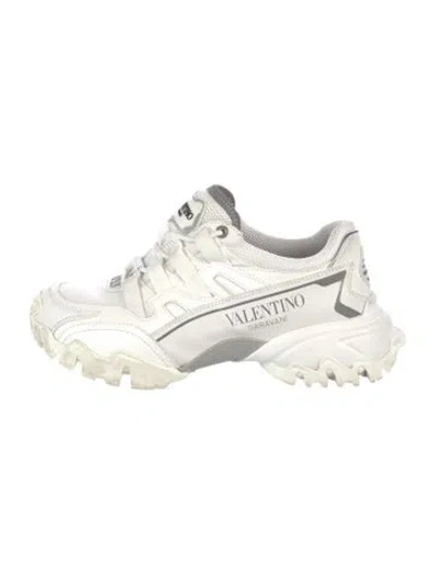 Pre-owned Valentino Garavani Leather Graphic Print Chunky Sneakers In White