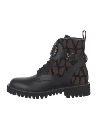 Pre-owned Valentino Garavani Leather Graphic Print Combat Boots In Black