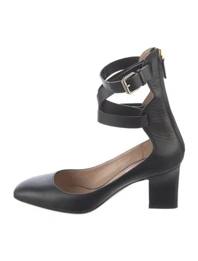 Pre-owned Valentino Garavani Leather Pumps In Black