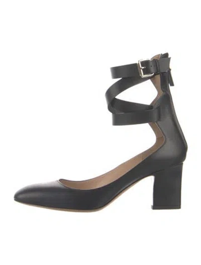 Pre-owned Valentino Garavani Leather Pumps In Black
