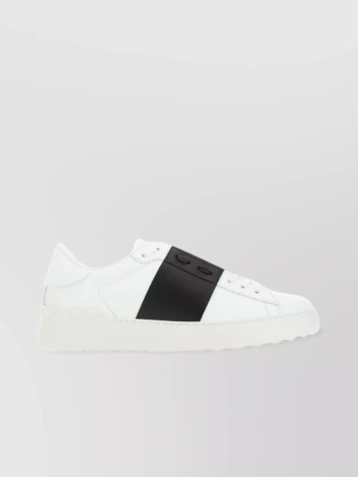 Valentino Garavani Leather Round Toe Low-top Sneakers In White