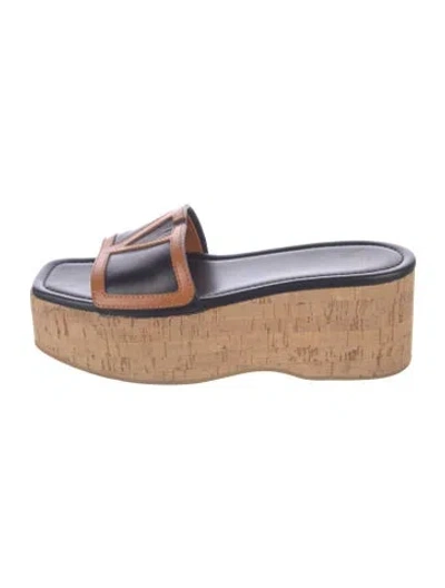 Pre-owned Valentino Garavani Leather Slides In Neutral