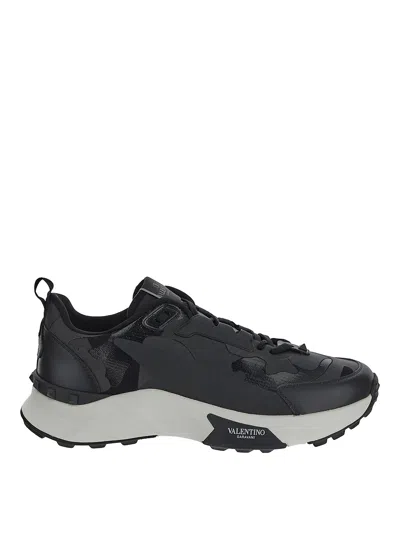 Valentino Garavani Valentino True Act Printed Canvas Sneakers In Black And White