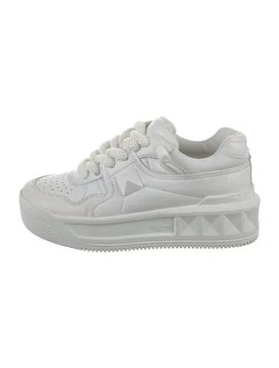 Pre-owned Valentino Garavani Leather Sneakers In White