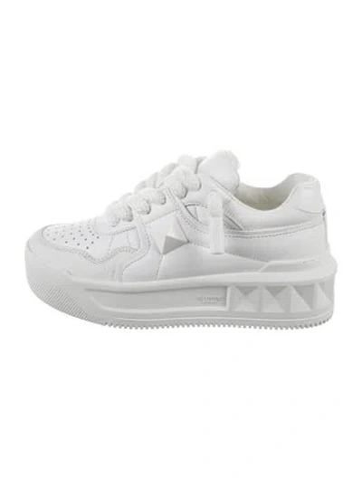 Pre-owned Valentino Garavani Leather Sneakers In White