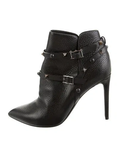 Pre-owned Valentino Garavani Leather Studded Accents Boots In Black