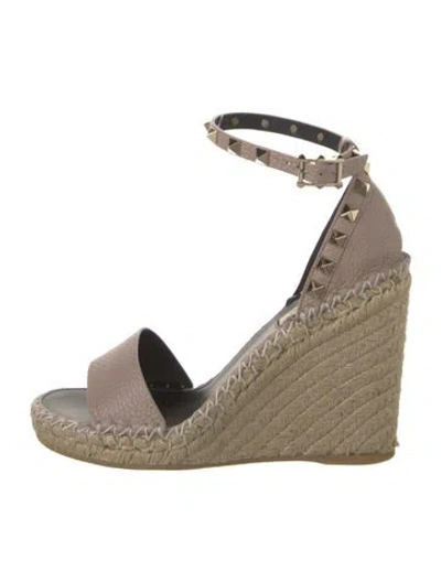 Pre-owned Valentino Garavani Leather Studded Accents Espadrilles In Neutral