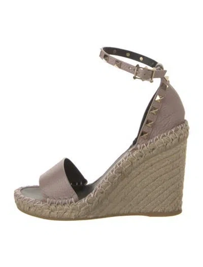 Pre-owned Valentino Garavani Leather Studded Accents Espadrilles In Neutral