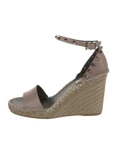 Pre-owned Valentino Garavani Leather Studded Accents Espadrilles In Neutral