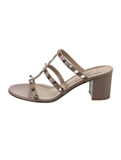 Pre-owned Valentino Garavani Leather Studded Accents Gladiator Sandals In Neutral