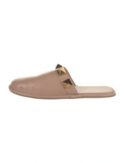 Pre-owned Valentino Garavani Leather Studded Accents Mules In Neutrals