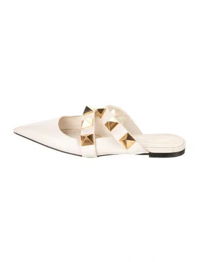 Pre-owned Valentino Garavani Leather Studded Accents Mules In White