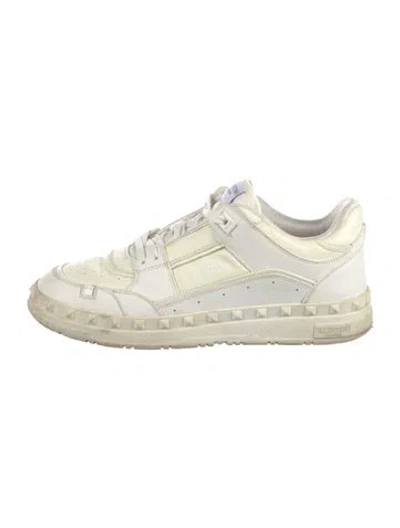 Pre-owned Valentino Garavani Leather Studded Accents Sneakers In White