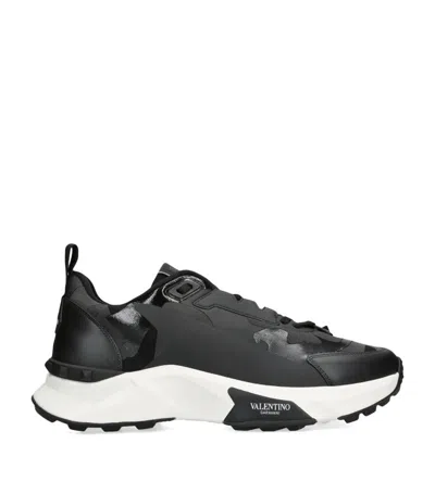 Valentino Garavani Valentino True Act Printed Canvas Sneakers In Black And White