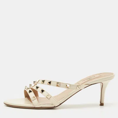 Pre-owned Valentino Garavani Light Cream Leather Rockstud Slide Sandals Size 38 In White